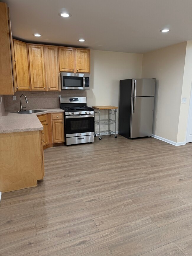 Building Photo - 41 Leonard St