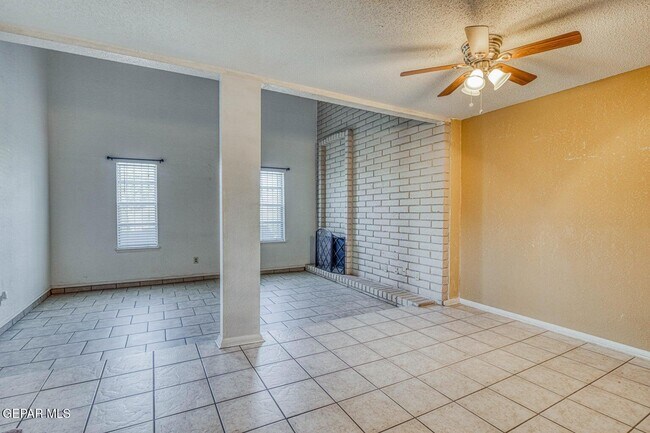 Building Photo - 6201 Escondido Dr