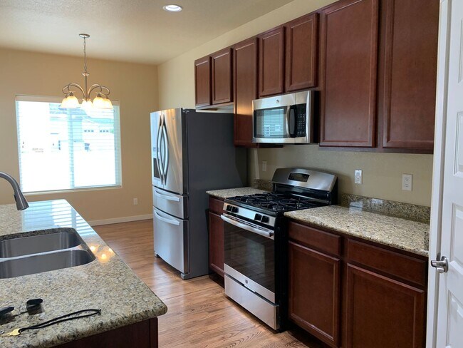 Building Photo - Ranch home with main floor master, 4 bed 3 bath Ranch home in Frederick