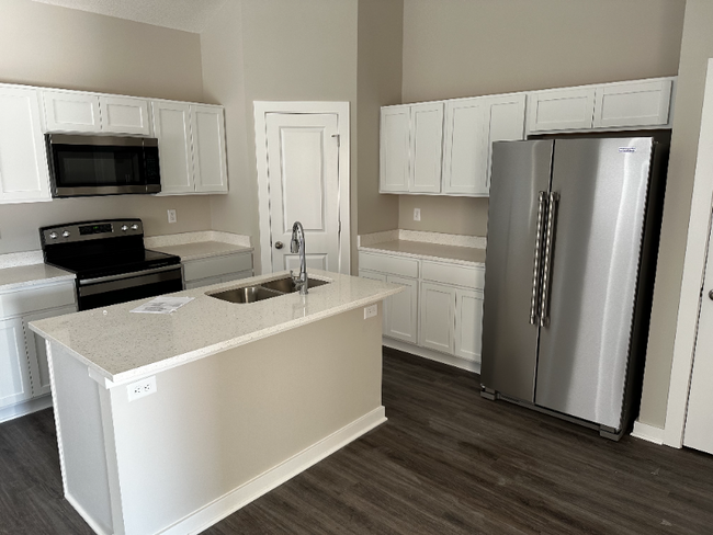 Building Photo - 12020 Fontana Cir