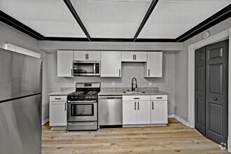 Building Photo - Gorgeous 4 bedroom home in Pittsburgh avai...