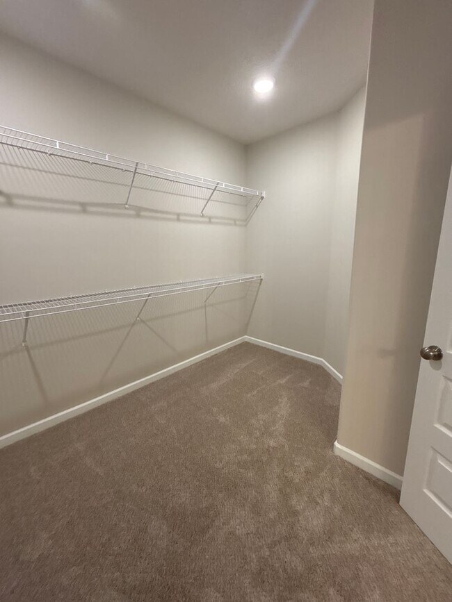 Building Photo - BRAND NEW 4 Bed 3.5 Bath Townhome Near The...
