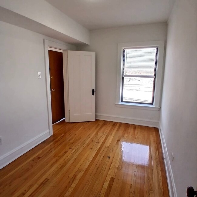 Building Photo - 4810 W Armitage Ave