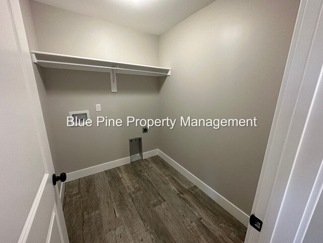 Building Photo - 679 Sterling Dr
