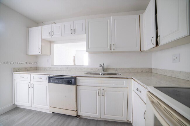 Building Photo - 4334 NW 9th Ave
