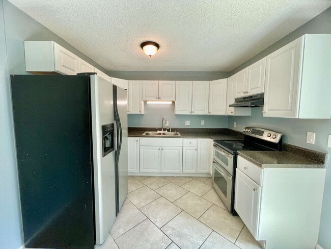 Building Photo - Charming 3-Bedroom Retreat In Fayetteville!
