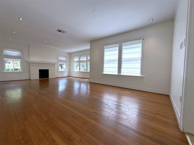 Building Photo - 2312 Quenby St