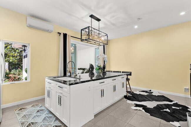 Building Photo - 17812 Parthenia St