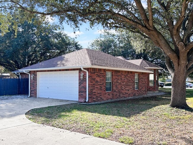 Building Photo - Stately Red-Brick Corner Lot Home in Seguin, TX