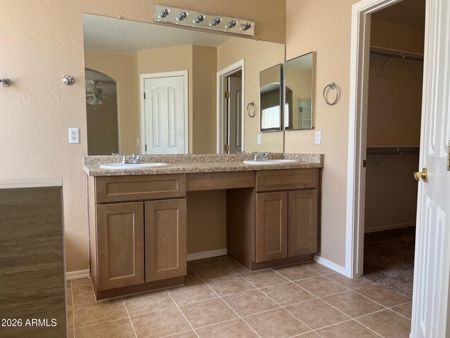 Building Photo - 45 W Mountain Sage Dr