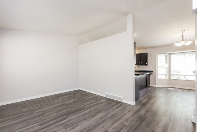 Building Photo - 5902 Woodview Dr