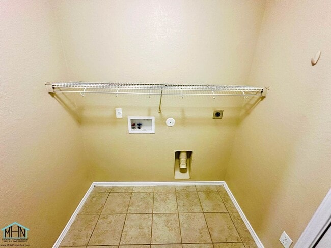 Building Photo - Beautiful and Well-maintained 3-Bedroom 2-...