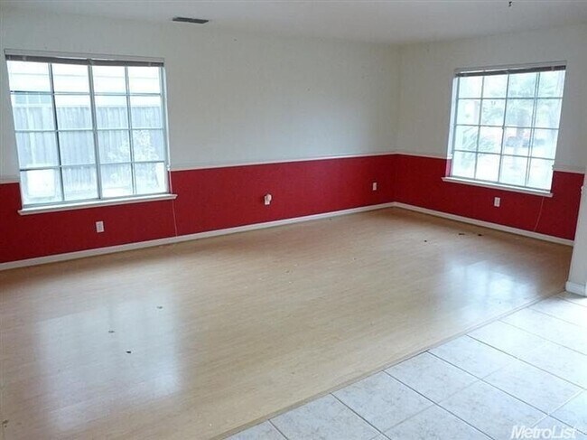 Building Photo - 235 Brushwood Pl