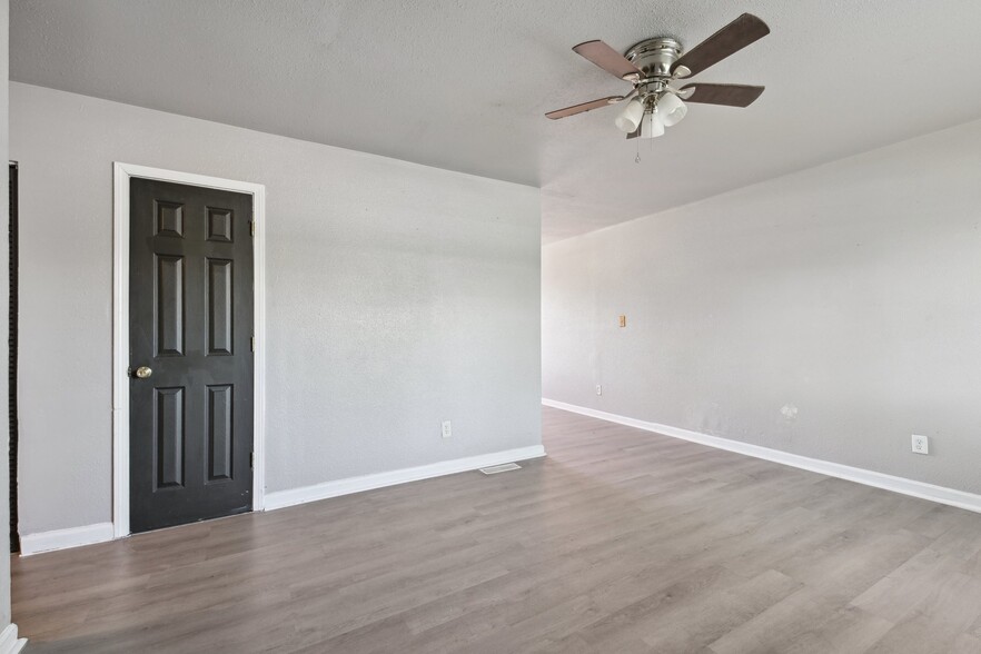 Building Photo - 1604 Parklane Dr