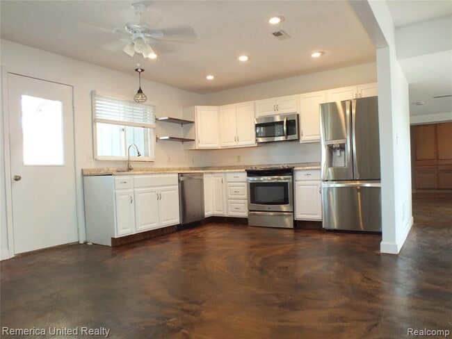 Building Photo - 23861 Longacre St