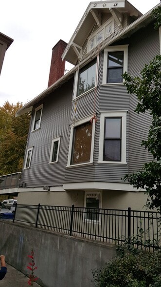Side view. - 1867 SW 14th Ave