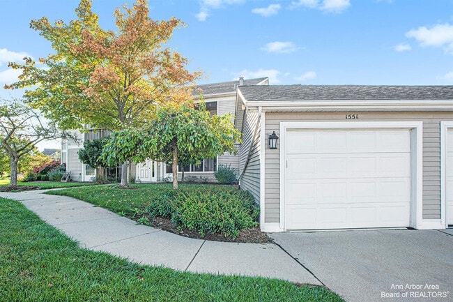 Building Photo - 1551 Oakfield Dr