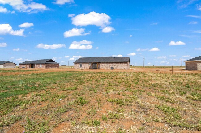 Building Photo - Country Living In Roosevelt ISD!