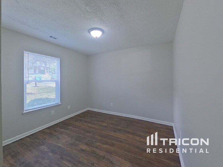 Building Photo - 2916 Vestal Pl