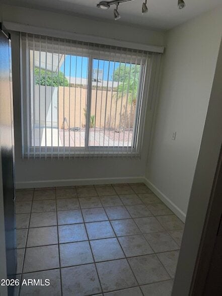 Building Photo - 10833 W Santa Fe Dr
