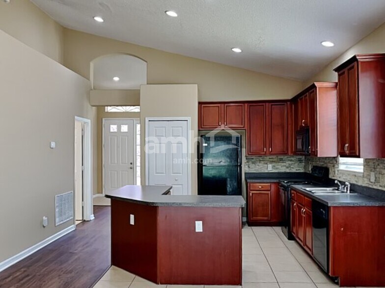 Building Photo - 1714 Cedar Lake Dr