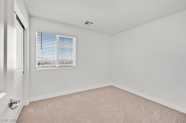 Building Photo - 352 Rosefinch St