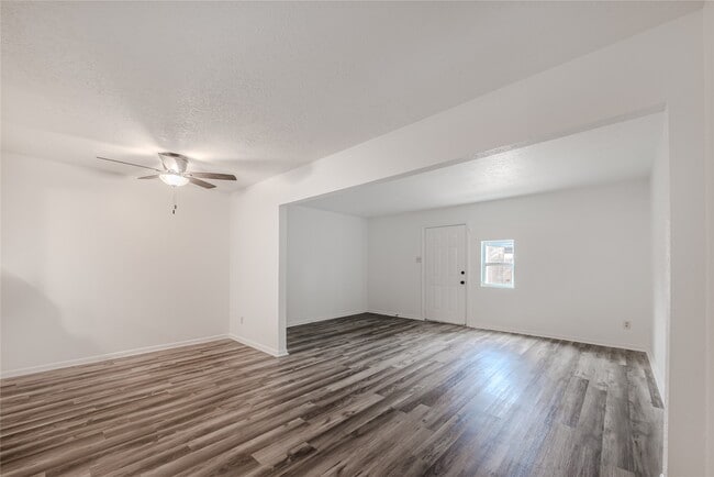 Building Photo - 1803 Country Village Blvd
