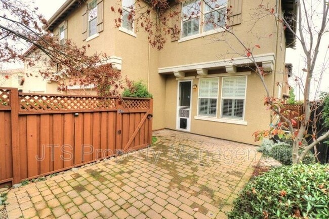 Building Photo - 217 Barnhill Dr