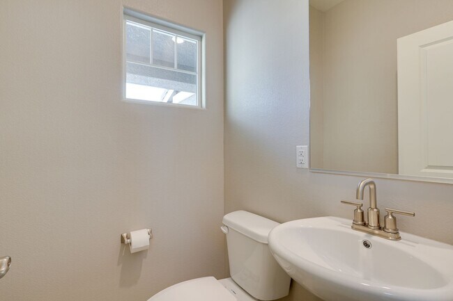 Building Photo - BEAUTIFUL 4BEDROOM 2.5 BATH HOME IN CADENCE * COMING SOON *