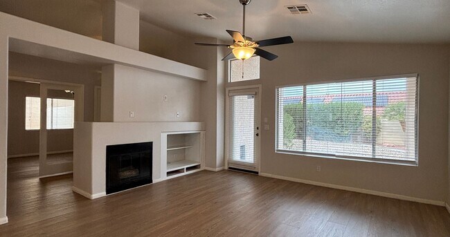 Building Photo - Single Story Summerlin Home with 3 Bedrooms! No Carpets. New Laminate Flooring. Cute backyard.