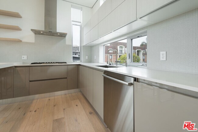 Building Photo - 11962 Gorham Ave