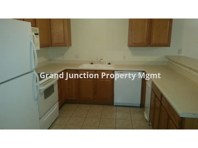 Building Photo - Spacious 3 Bed, 2 Bath!!!