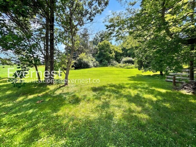 Building Photo - 3-Bed/2-Bath Home with Attached Garage/ Available Now!