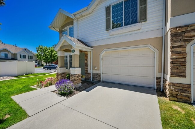 Building Photo - 11976 Draperville Ave