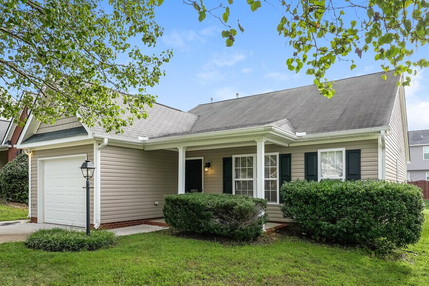 Building Photo - 4031 Village Park Ct