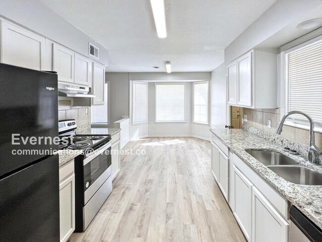 Building Photo - 5697 Tulip Tree Dr