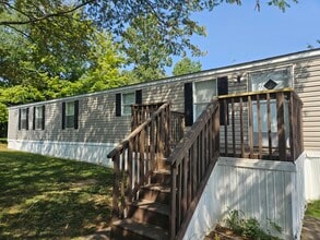 Building Photo - 38 Lynnwood Cir