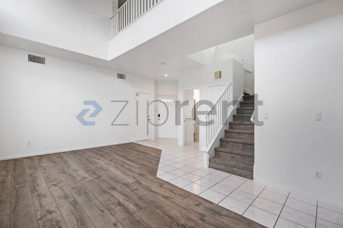 Building Photo - Unit