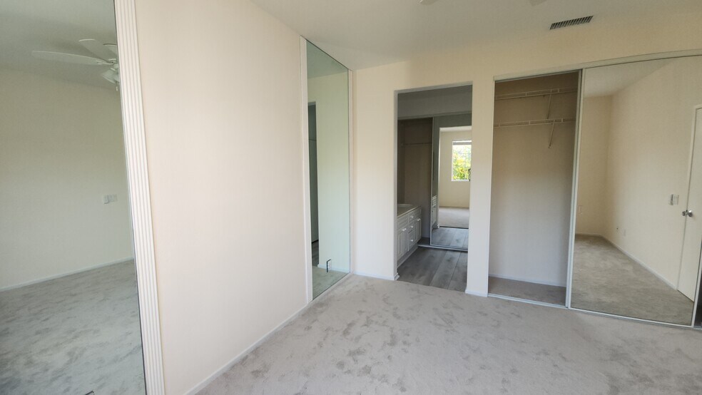 Building Photo - 10786 Sabre Hill Dr