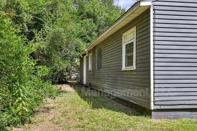 Building Photo - 1906 Roberson Rd