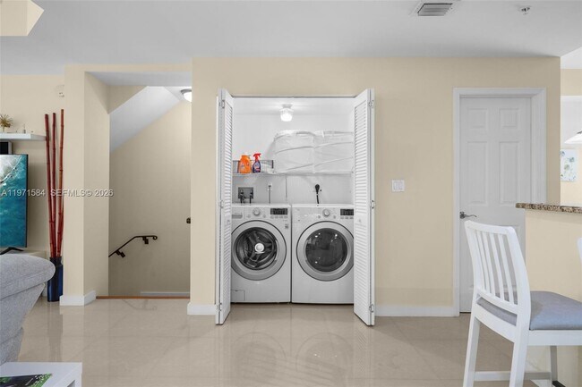 Building Photo - 18413 NE 27th Ct