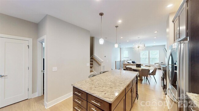 Building Photo - 3804 Sky Haven Dr
