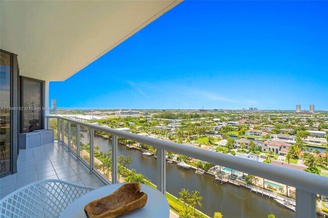 Building Photo - 3598 Yacht Club Dr