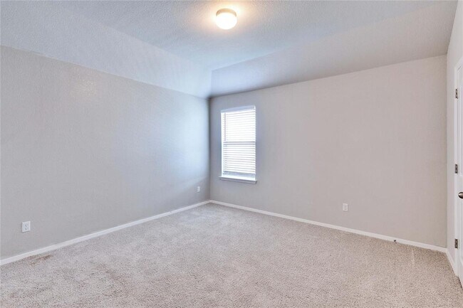 Building Photo - 1105 Burin Dr