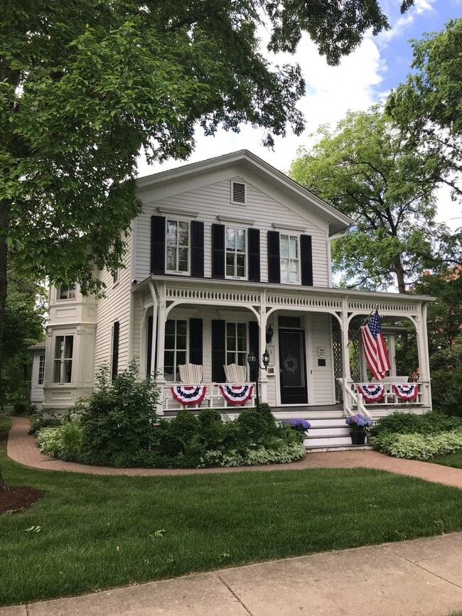 Primary Photo - 241 W Maple St