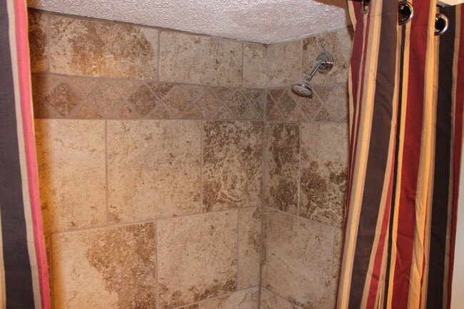 Building Photo - PRE-LEASING For August! 4 Bedroom/ 2 Bath Updated house close to TTU and LCU