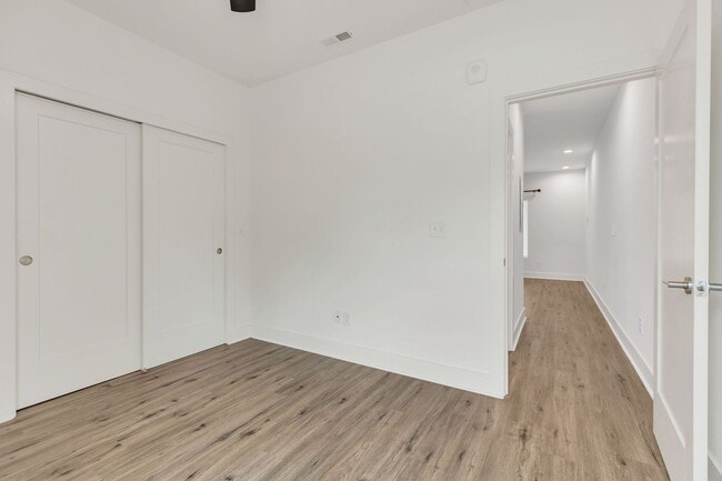 Building Photo - Simple living?  We got you.  $1150/mo wate...