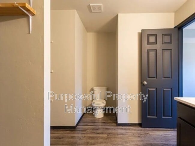 Building Photo - 1425 Sandstone Dr