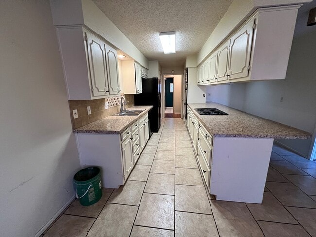 Building Photo - 10 Arroyo-Santiago