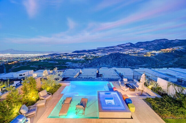 Building Photo - Amazing Golf Course and Las Vegas Valley V...